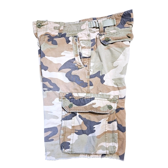 GAP Camo Cargo Shorts Mens 33 Adjustable Waist Y2K Baggy Hits Below Knee - Picture 2 of 13